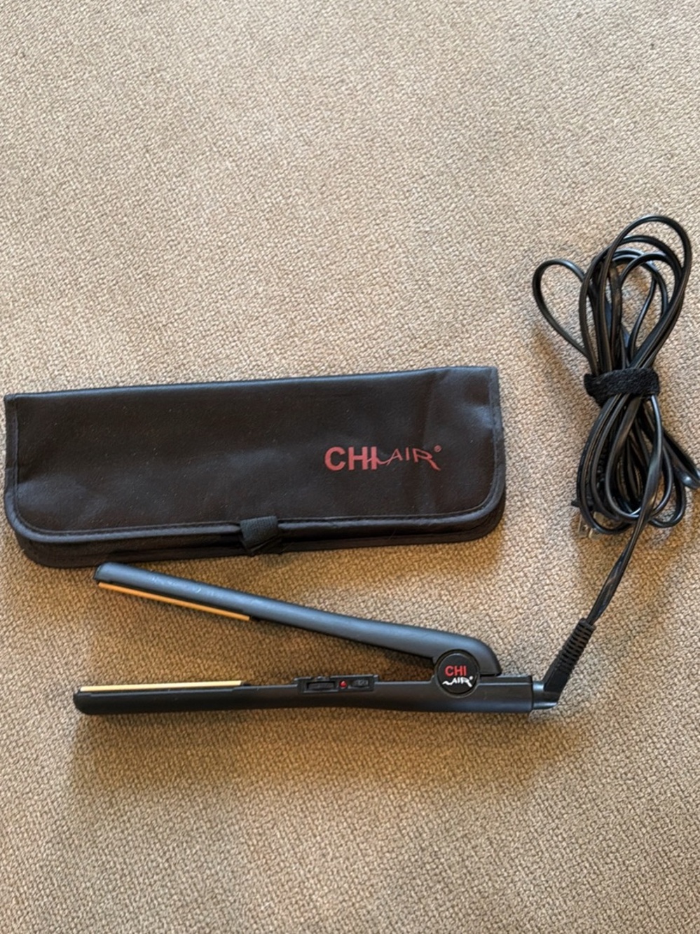 CHI air Hair Straightener Flat Iron in Black with heat resistant pouch/mat